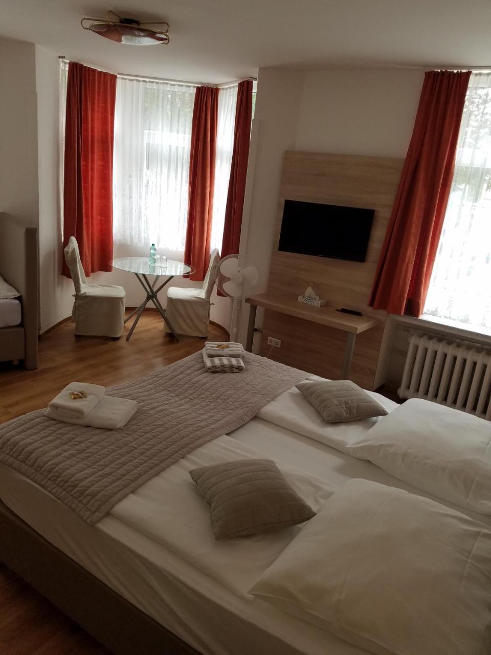 Hotel Monopol Хильден Экстерьер фото