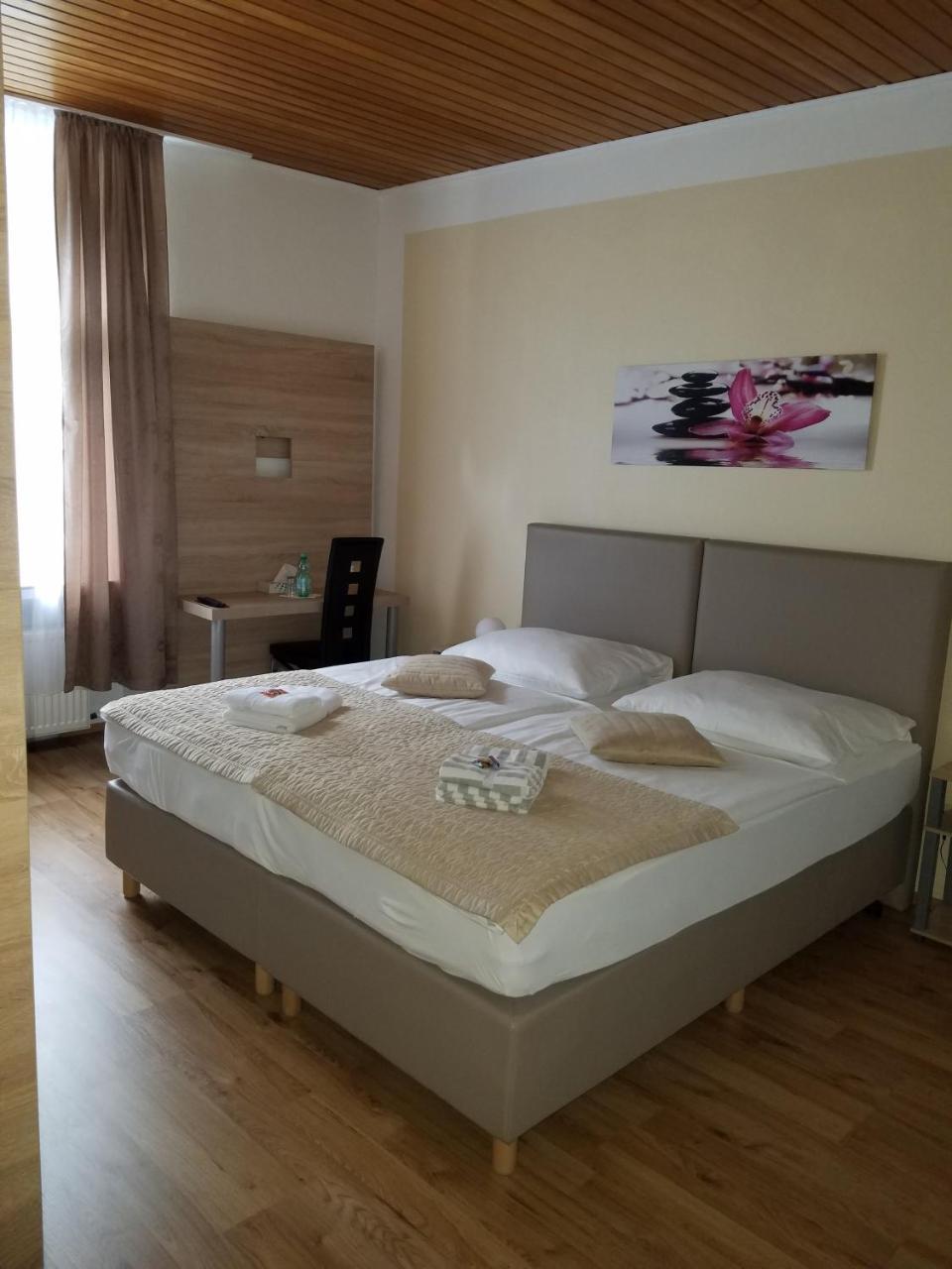 Hotel Monopol Хильден Экстерьер фото
