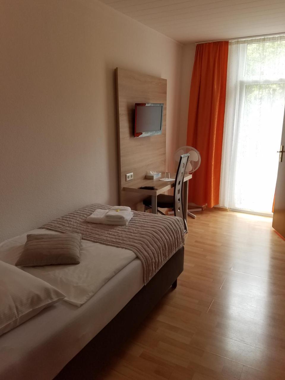 Hotel Monopol Хильден Экстерьер фото